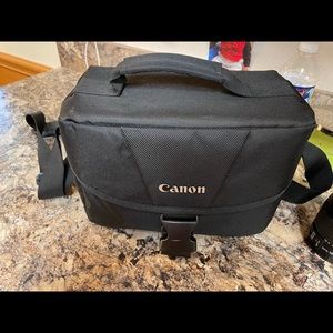 Canon rebel T7 with two lenses and carrying bag